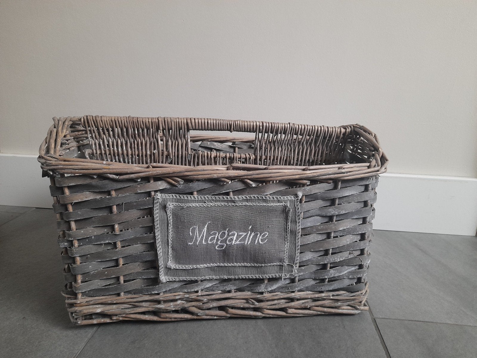 Magazine mand, Mand, Ophalen of Verzenden, Zo goed als nieuw, Riet