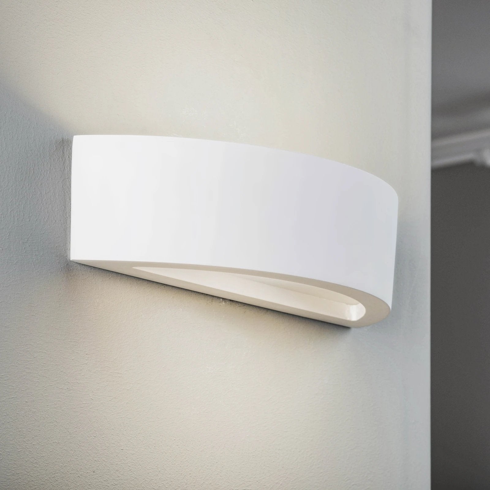 Witte wandlamp - 2 stuks - van gips (overschilderbaar), Huis en Inrichting, Lampen | Wandlampen, Ophalen, Zo goed als nieuw, Glas