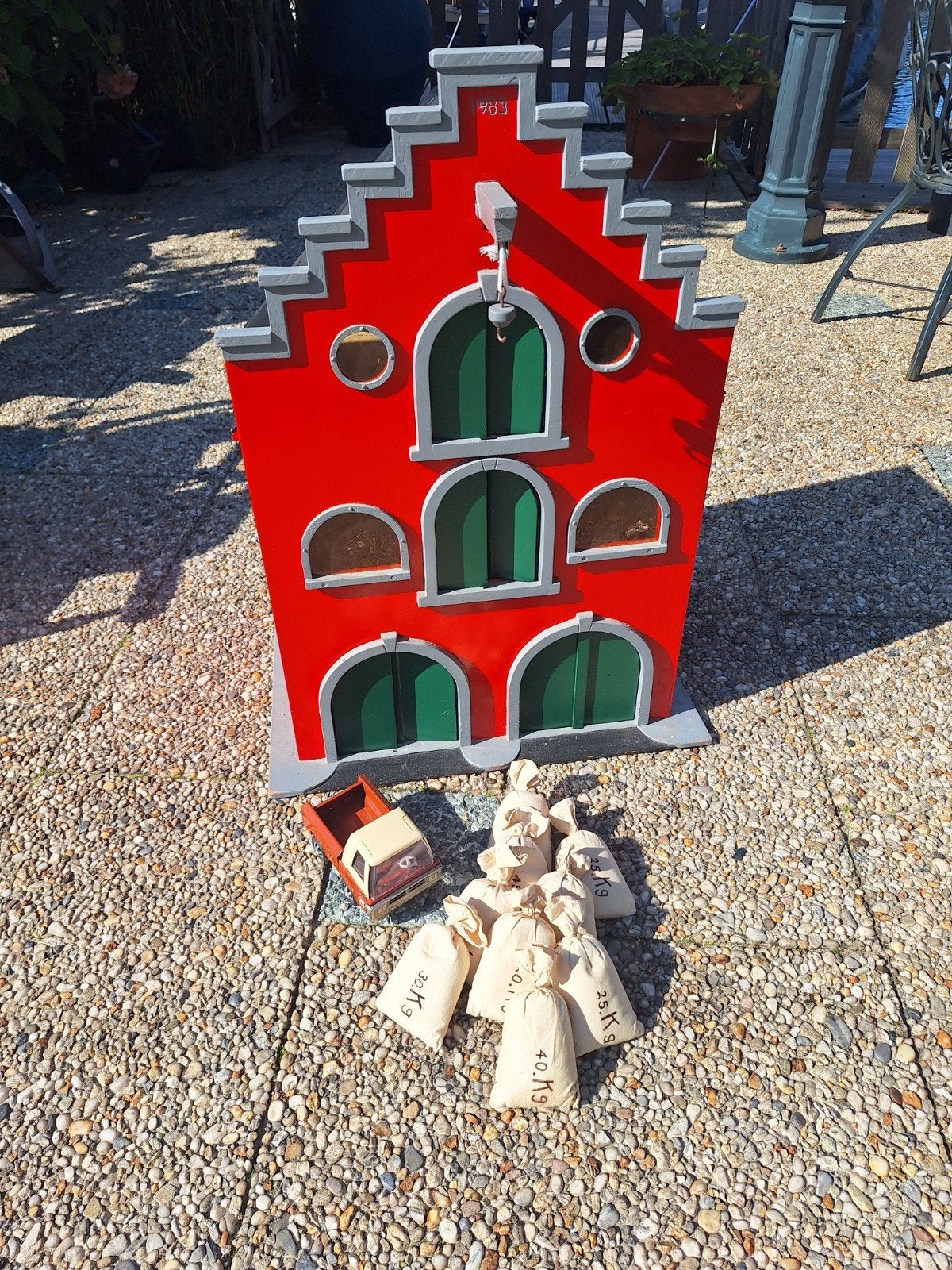 Grote houten speelgoed trapgevel huis., Ophalen, Zo goed als nieuw, Jongen of Meisje