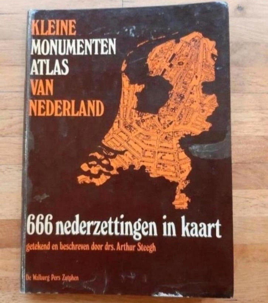 Kleine monumenten atlas van nederland
666 nederzettingen ned, Ophalen of Verzenden, Zo goed als nieuw