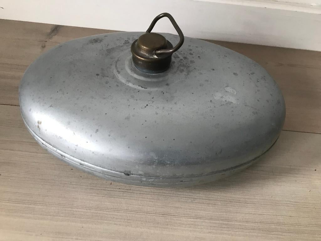Ovale zinken kruik met koperen sluiting, Ophalen of Verzenden