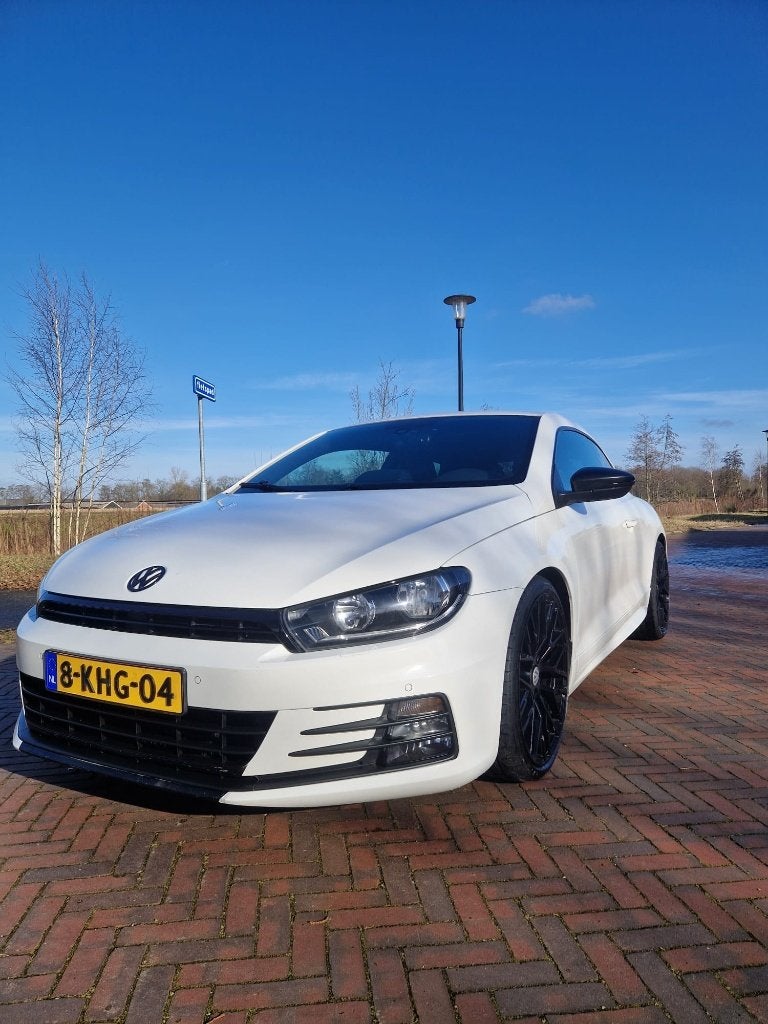 Volkswagen Sirocco R line/ Nieuwe banden+APK, Auto's, Voorwielaandrijving, 15 km/l, Zwart, 4 cilinders