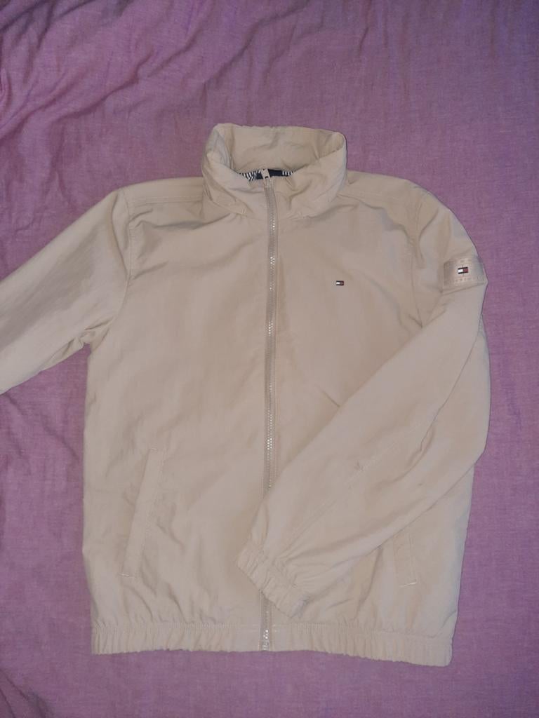 Beige Hilfiger zomerjas met capuchon 164, Jongen of Meisje, Ophalen of Verzenden, Jas, Tommy Hilfiger