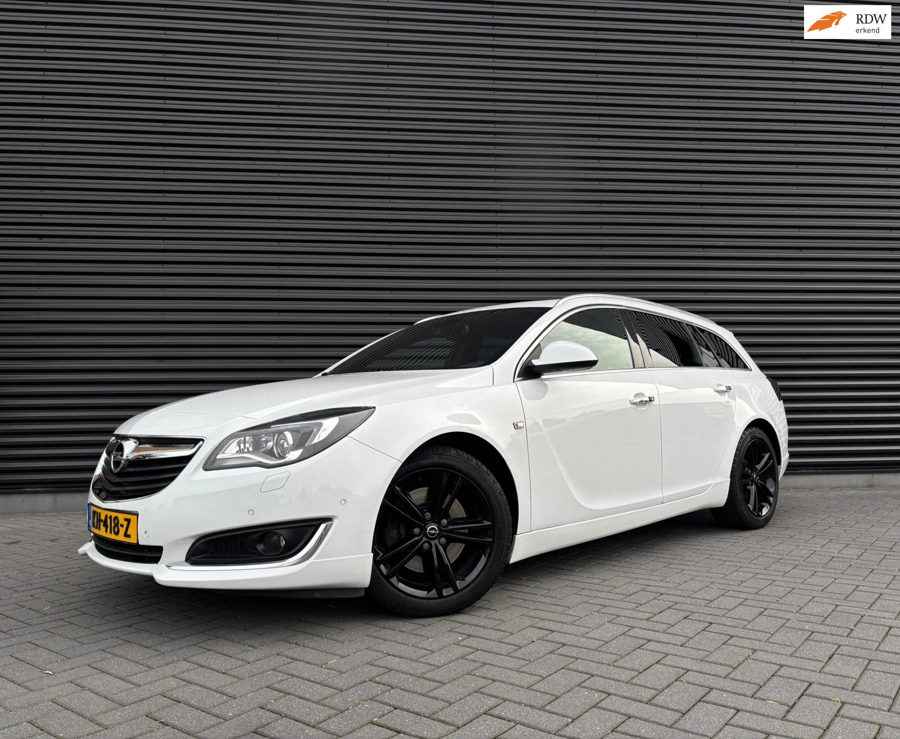 Opel Insignia Sports Tourer 250 PK| FULL OPTION | ALL SEASON, Auto's, 1998 cc, 4 cilinders, Wit, Onderhoudsboekje