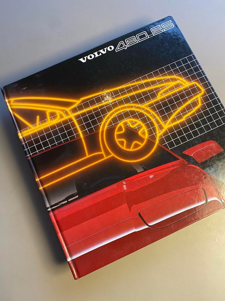 Volvo 480 ES Boek - Uitgebreide Informatie en Specificaties, Boeken, Ophalen of Verzenden, Zo goed als nieuw, Volvo