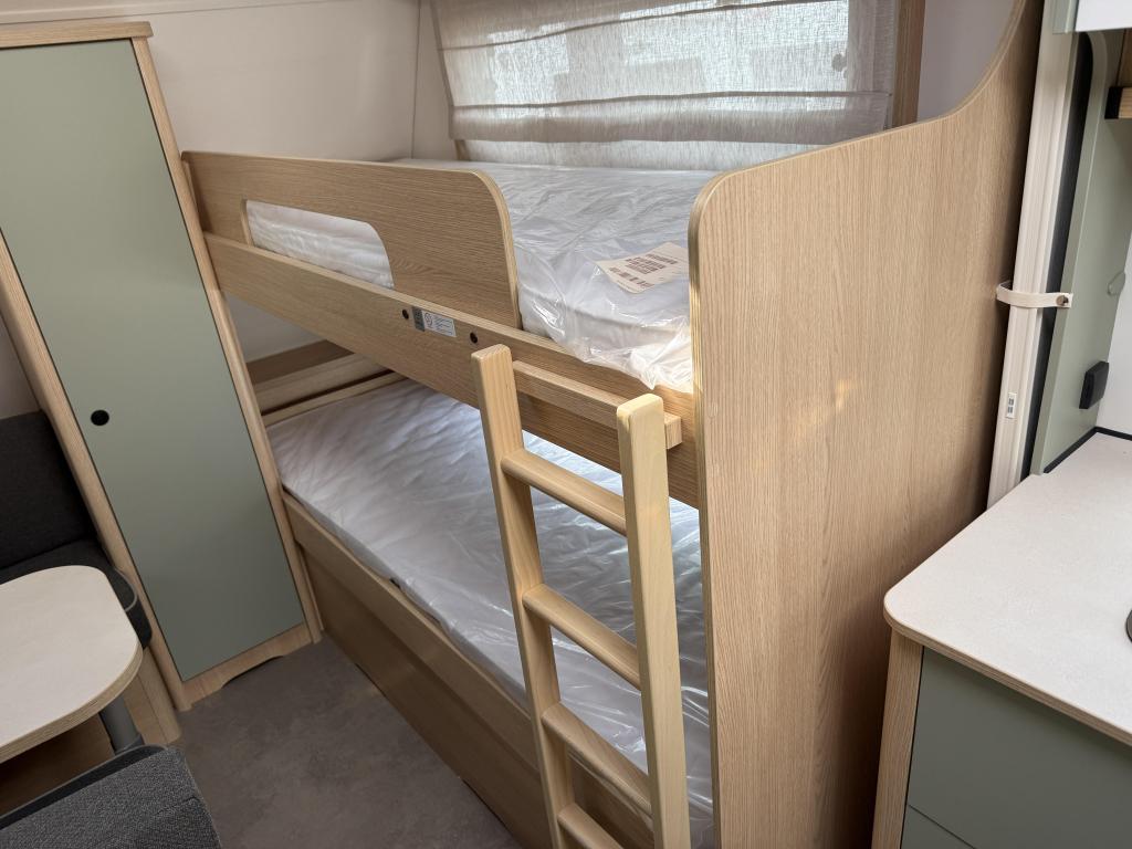 LMC Style Lift 500 K Hefbed!! 7 persoons!! + Gratis mover!, Caravans en Kamperen, Bedrijf, Treinzit, Meer dan 6, 5 tot 6 meter