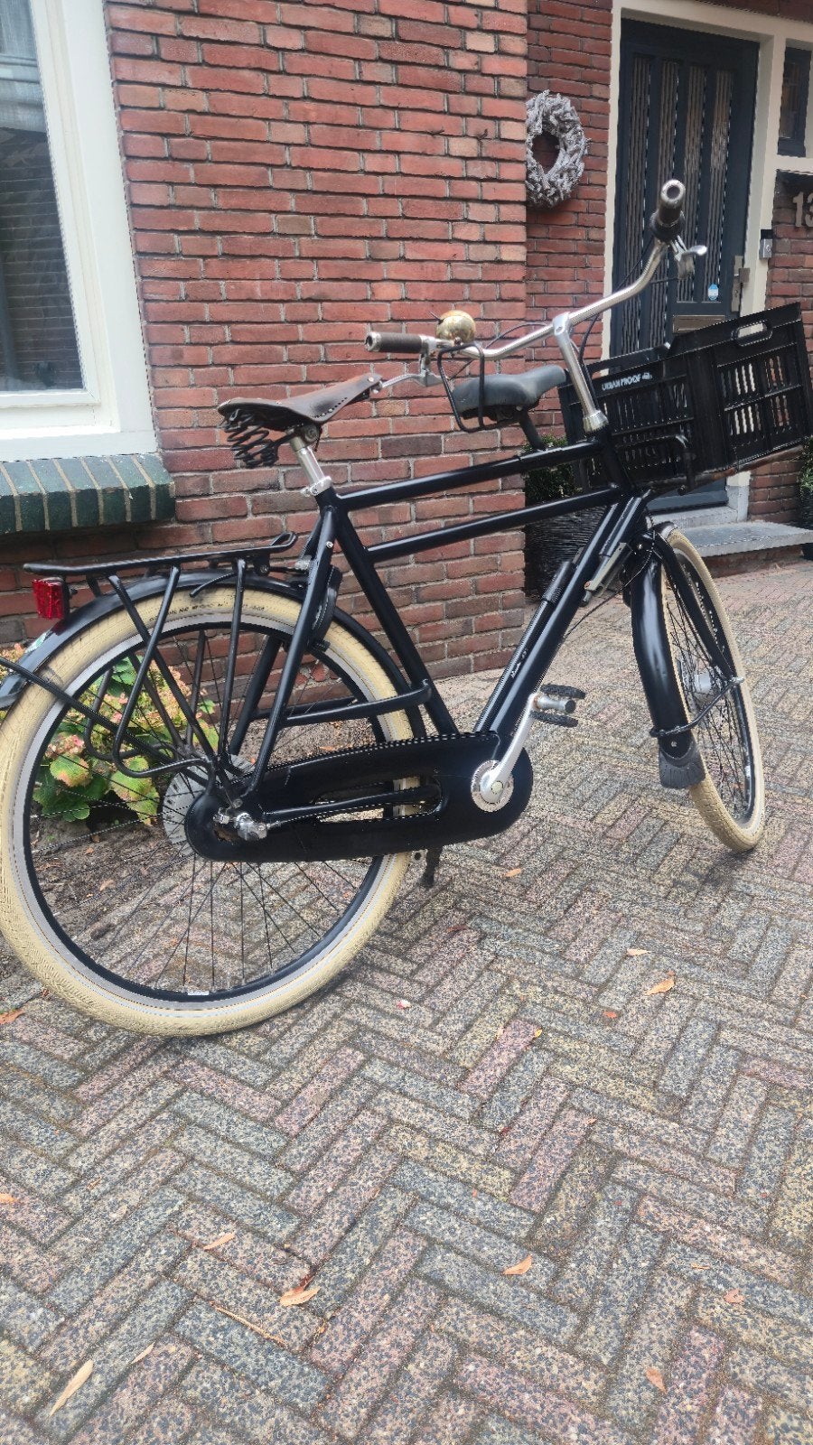 Zwarte transportfiets met krat en drie versnellingen, Terugtraprem, Ophalen, Overige merken, 53 tot 56 cm