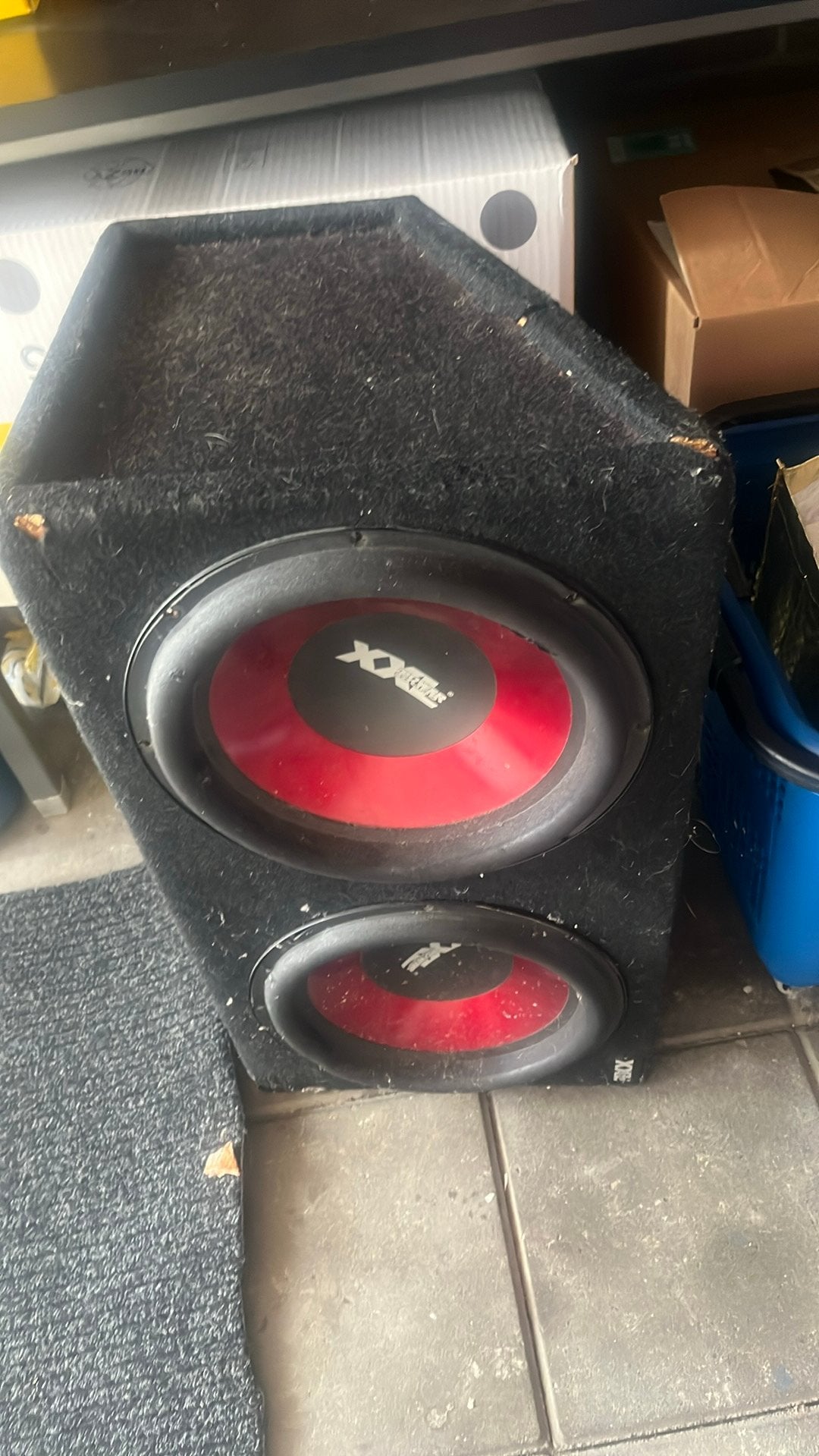 Subwoofer 2x 150 met versterker, Ophalen, Zo goed als nieuw