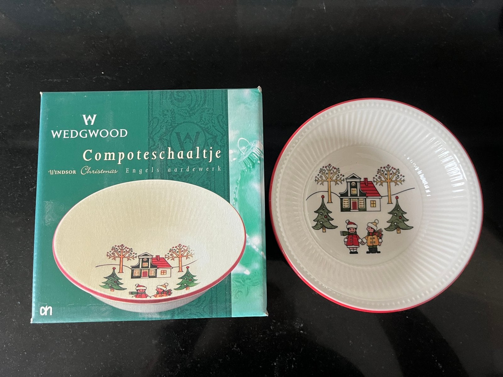 Wedgwood Windsor Christmas., Huis en Inrichting, Klassiek, Ophalen of Verzenden, Zo goed als nieuw, Kom(men)