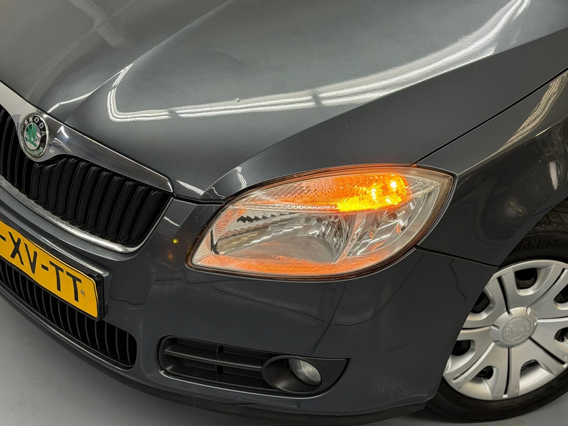 Skoda Fabia 1.4-16V Ambiente Airco Cruise APK, Auto's, Voorwielaandrijving, Zwart, 4 cilinders, Origineel Nederlands