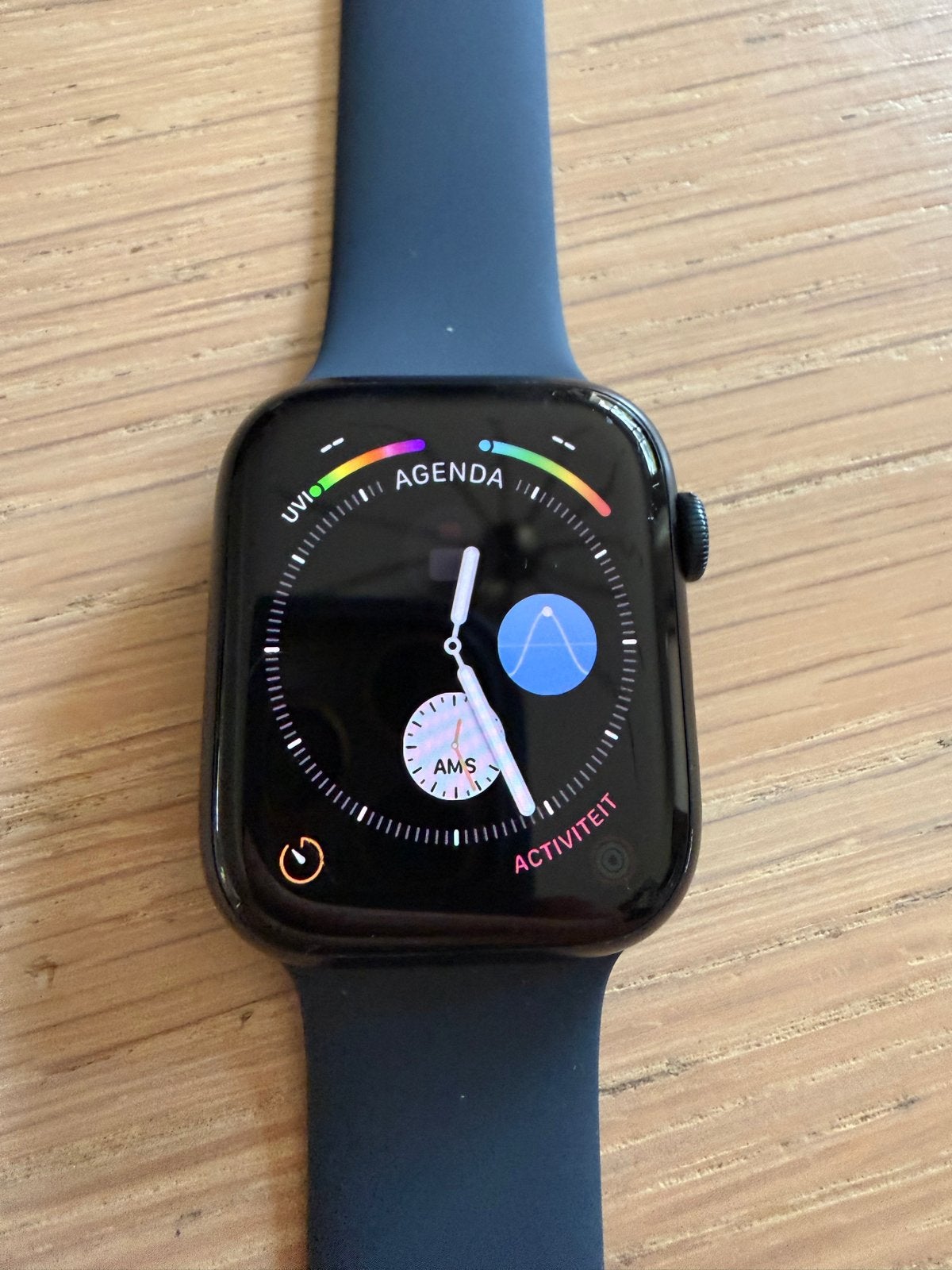 Foto 6 van Apple Watch Series 8 Midnight Aluminium 45mm + Milanese Band