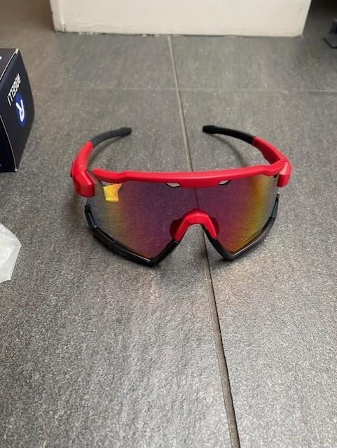 Fietsbril rogelli switch red Nieuw!, Fietsen en Brommers, Fietsaccessoires | Fietskleding, Rogelli, Dames, Nieuw, Ophalen of Verzenden