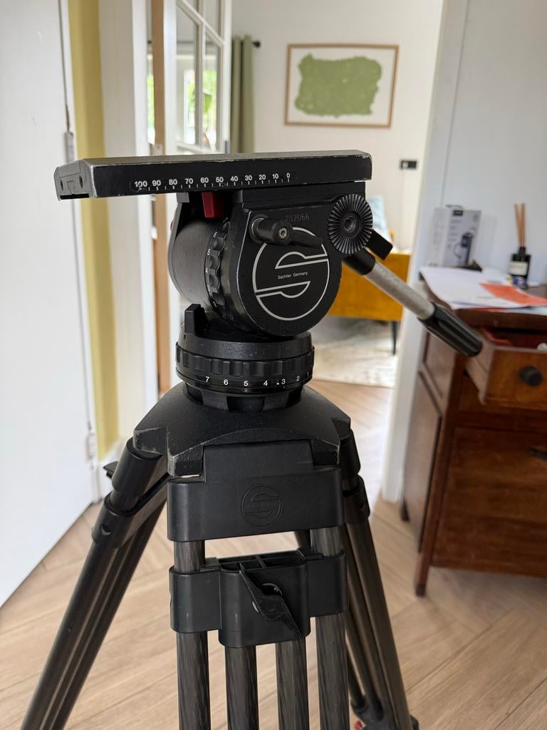 Sachtler Video 20 met Carbon CF100L poten, Audio, Tv en Foto, Fotografie | Statieven en Balhoofden, Ophalen, Gebruikt, Driepoot