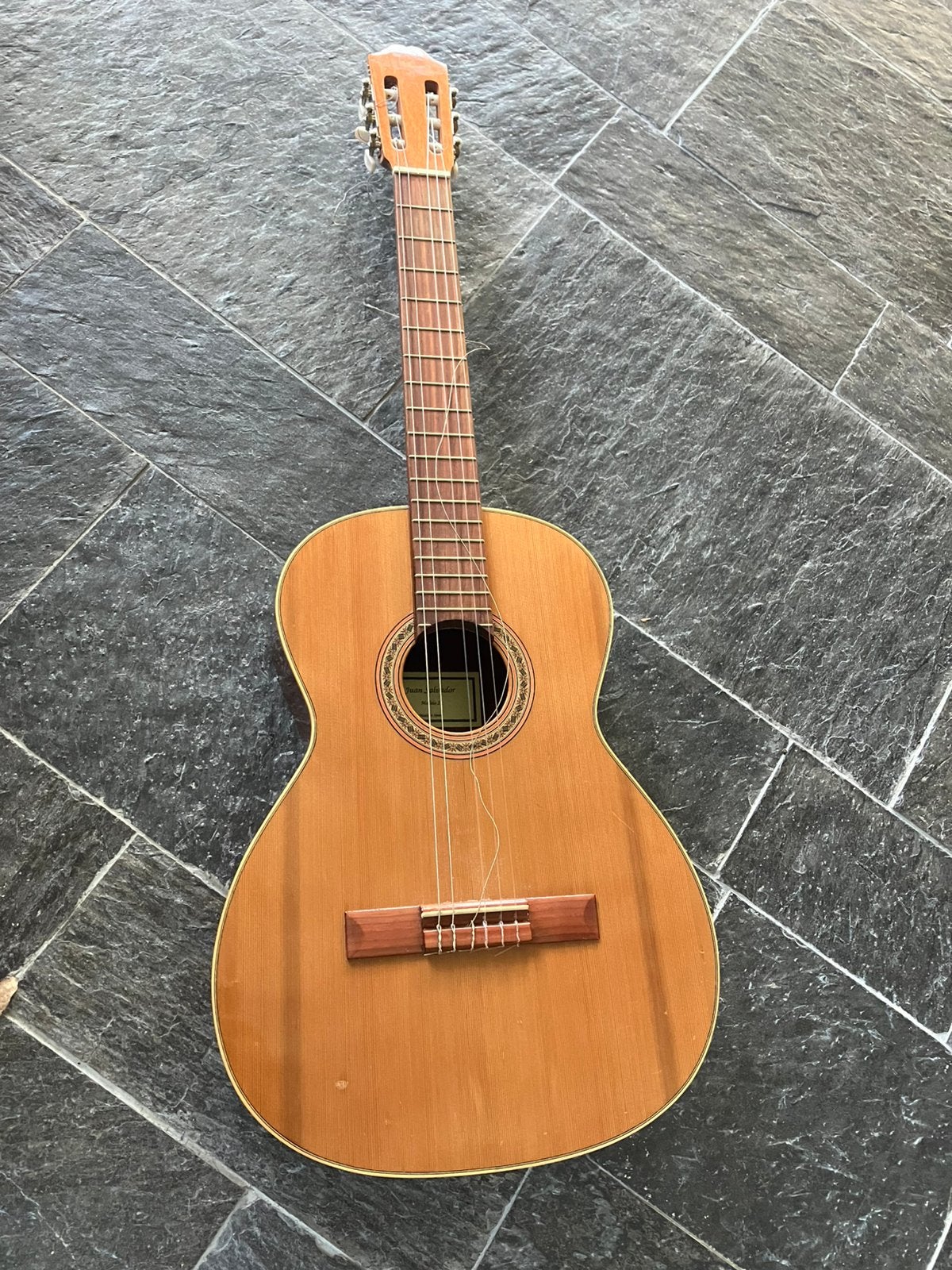 Juan Salvador Modelo 2 klassieke gitaar incl hoes, Muziek en Instrumenten, Ophalen, Zo goed als nieuw, Klassieke of Spaanse gitaar