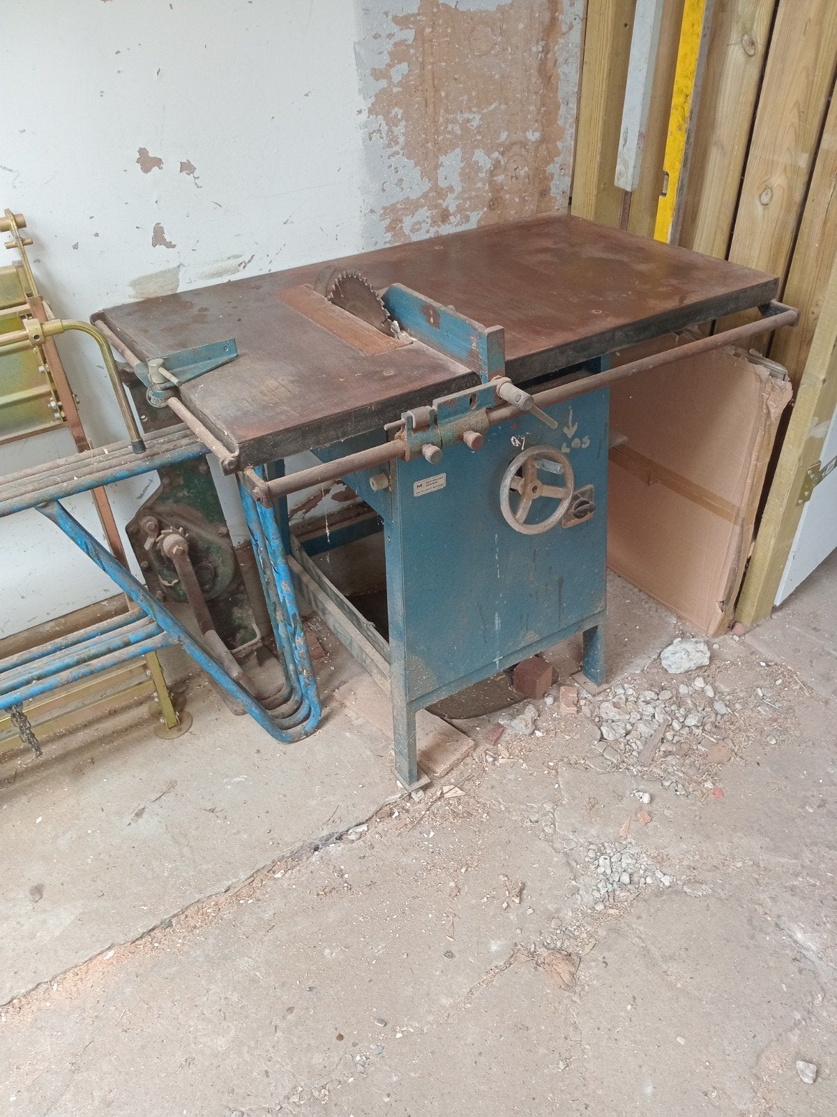 Werkbank, zaagtafel,  vlak vandiktebank en diverse machines, Ophalen, Gebruikt, Cirkelzaag, 70 mm of meer