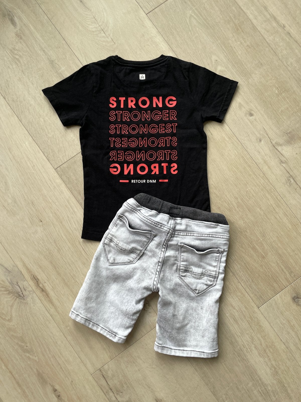 Retour T-shirt & Tumble ’n Dry jog denim short maat 116, Kinderen en Baby's, Kinderkleding | Maat 116, Ophalen of Verzenden, Zo goed als nieuw