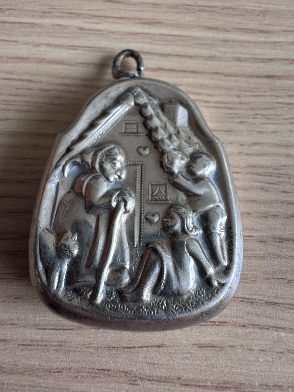 Antieke zilveren hanger met sprookjesscène, Ophalen of Verzenden