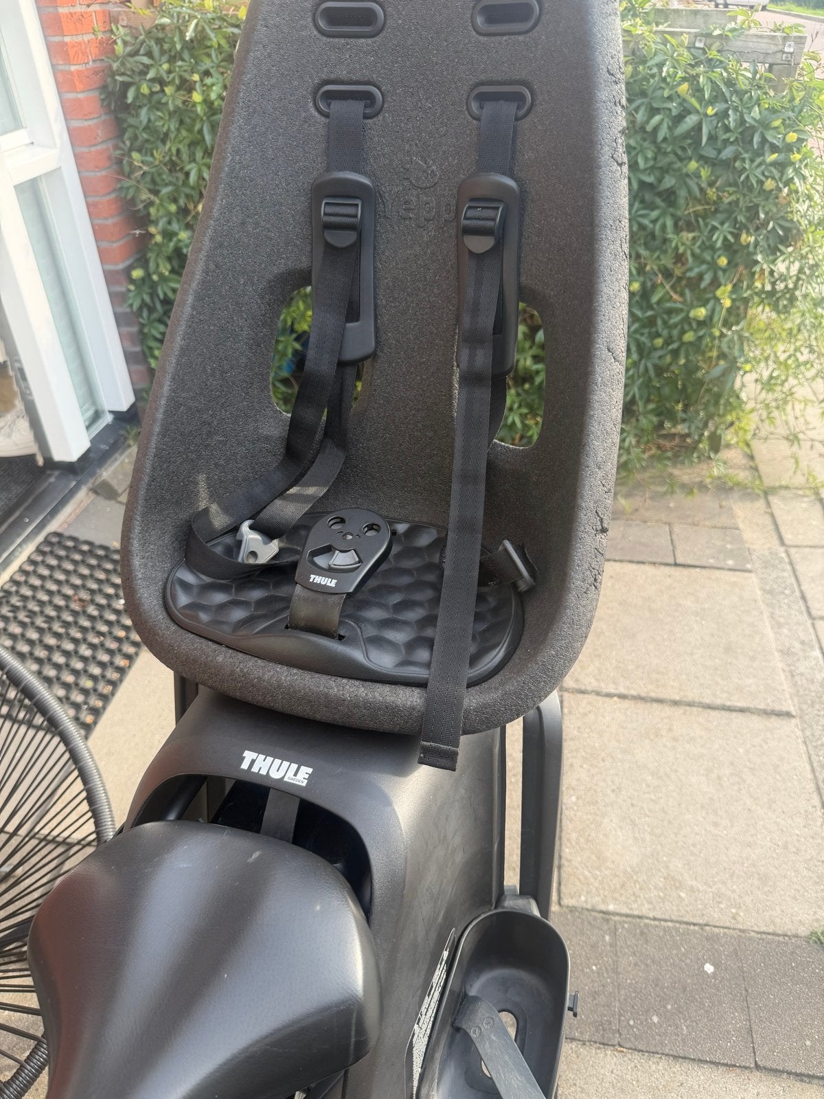 Thule Yepp Maxi Achterzitje - Zwart, Fietsen en Brommers, Fietsaccessoires | Fietsstoeltjes, Achterzitje, 22 t/m 36 kg, Ophalen of Verzenden