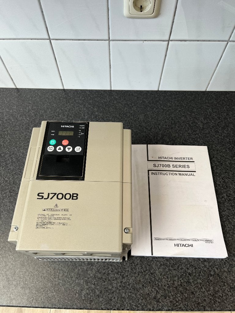 Hitachi SJ700B frequentieregelaar . 11kw , 15Hp., Hobby en Vrije tijd, Elektronica-componenten, Ophalen of Verzenden, Gebruikt