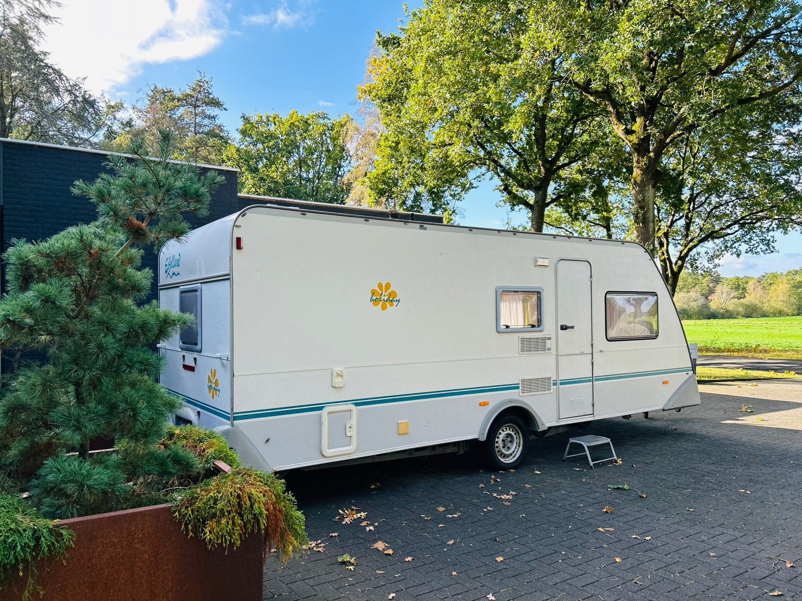 Eifelland knaus caravan / stapelbedden / super netjes, Caravans en Kamperen, Rondzit, Bedrijf, 6 tot 7 meter, Knaus