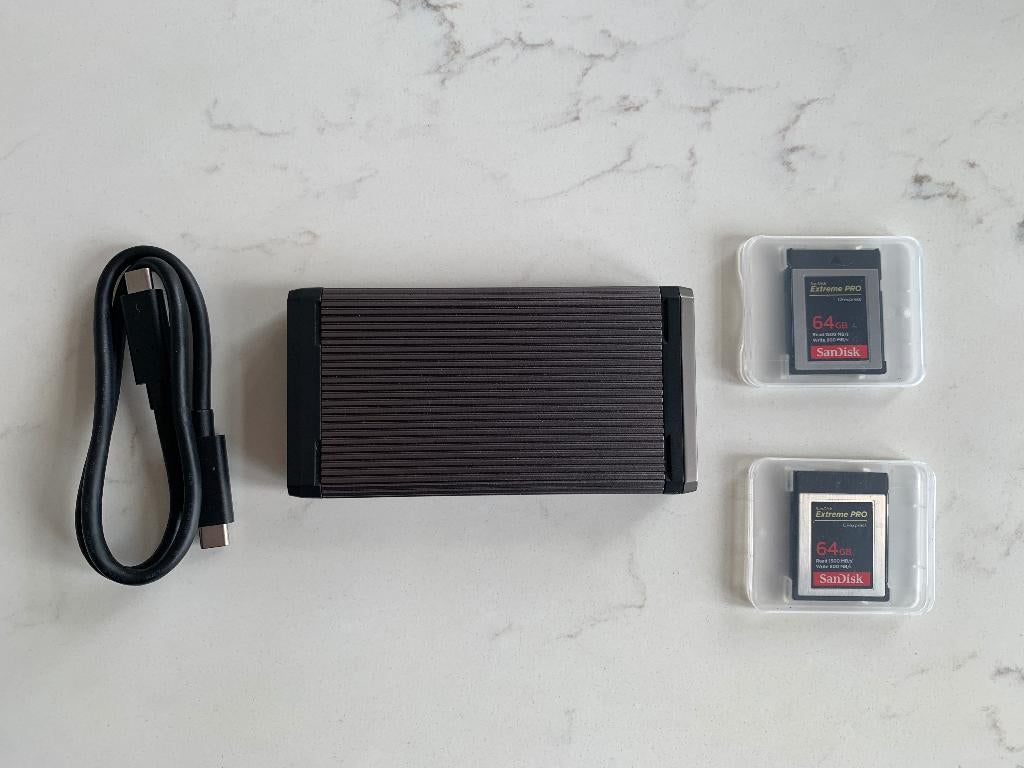 SanDisk CFexpress cards + PROFESSIONAL card reader, Gebruikt, Overige typen, Fotocamera, 64 GB