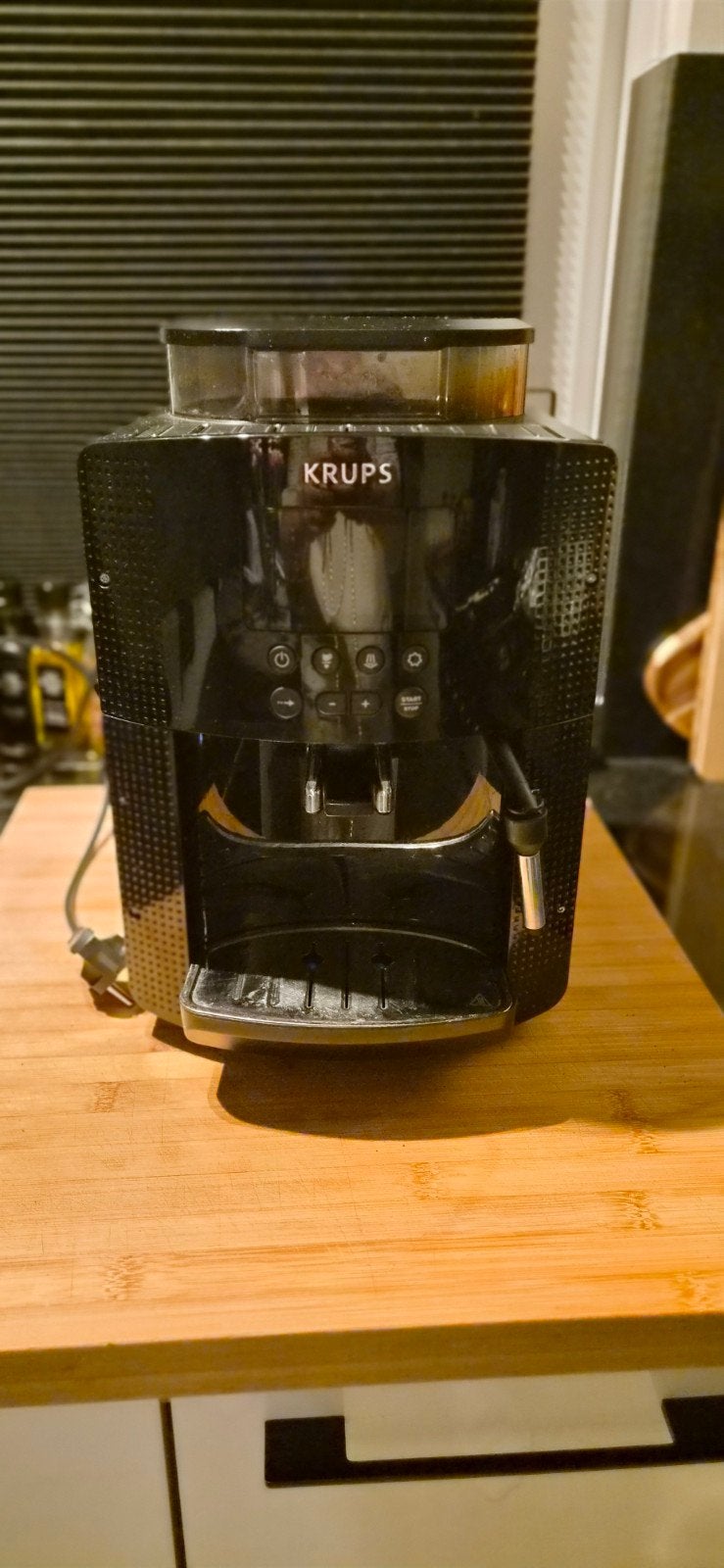 Krups Arabica Automatic EA8150 koffiezetapparaat, Afneembaar waterreservoir, Gebruikt, Koffiemachine, 4 tot 10 kopjes