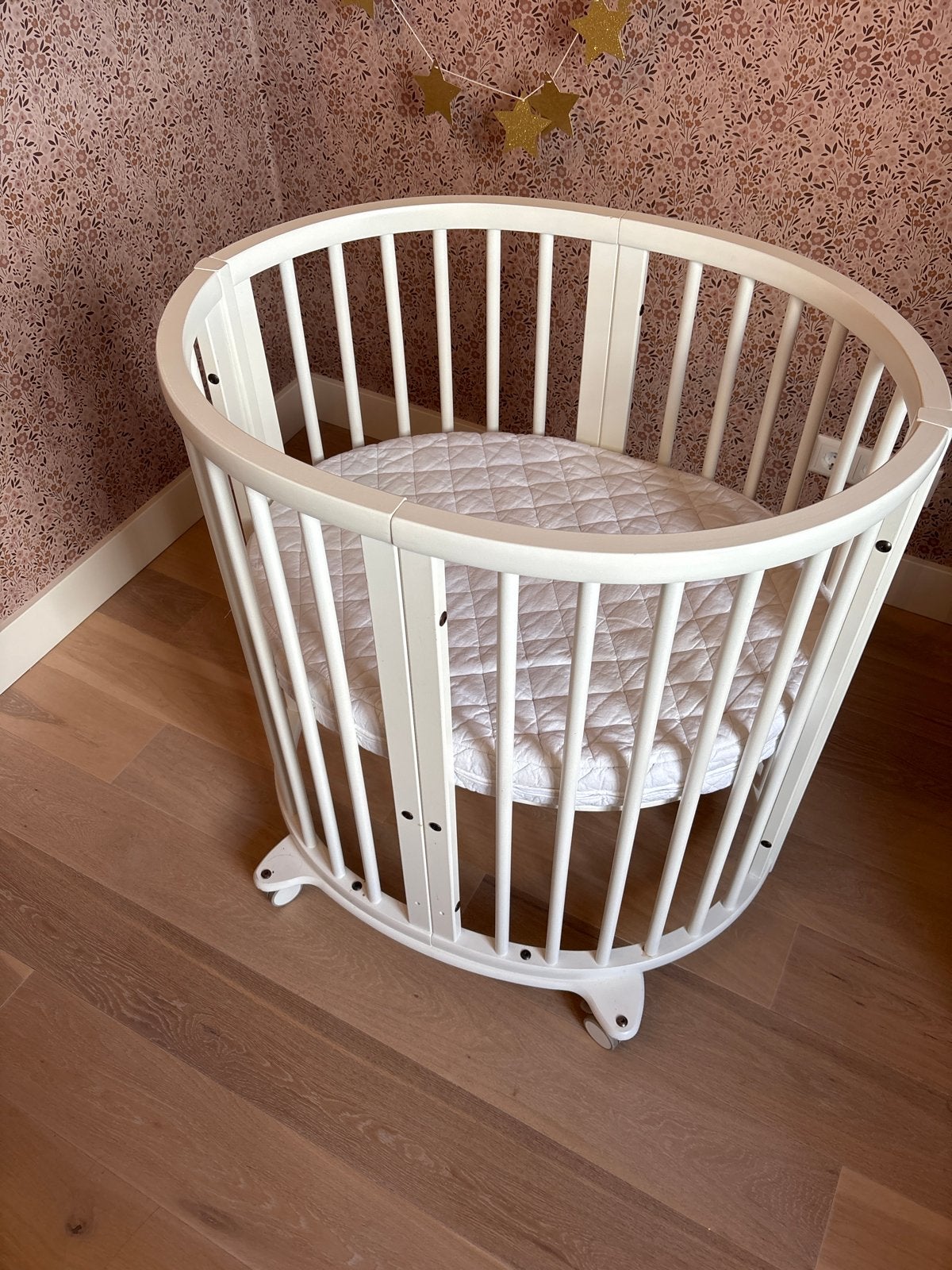 Stokke Sleepi Mini Wieg - Wit, Kinderen en Baby's, Ophalen, Zo goed als nieuw, Wieg