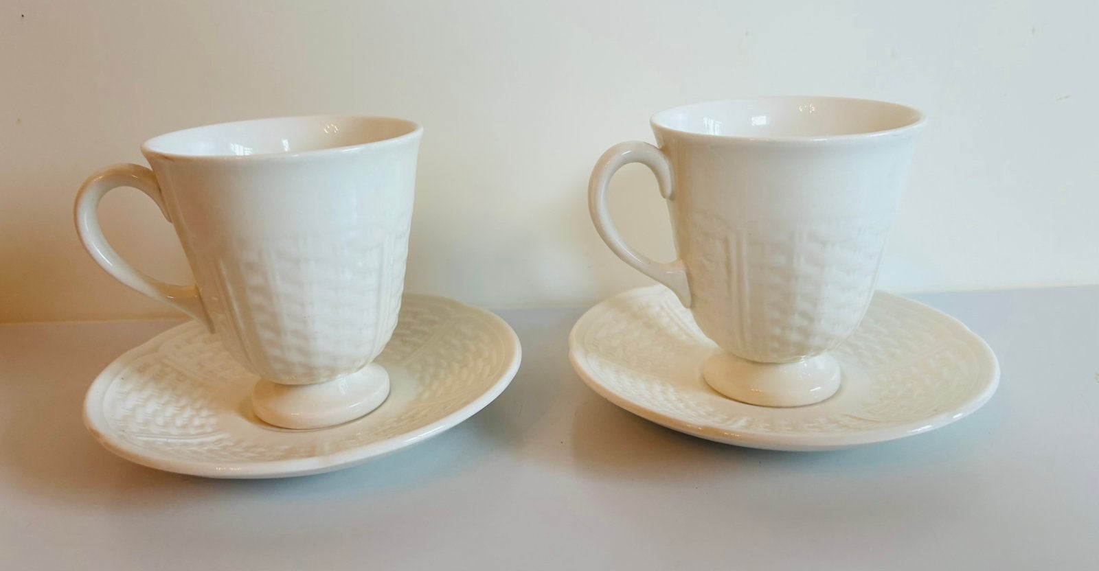 2 wedgewood kopjes Willow Waeve, Ophalen of Verzenden