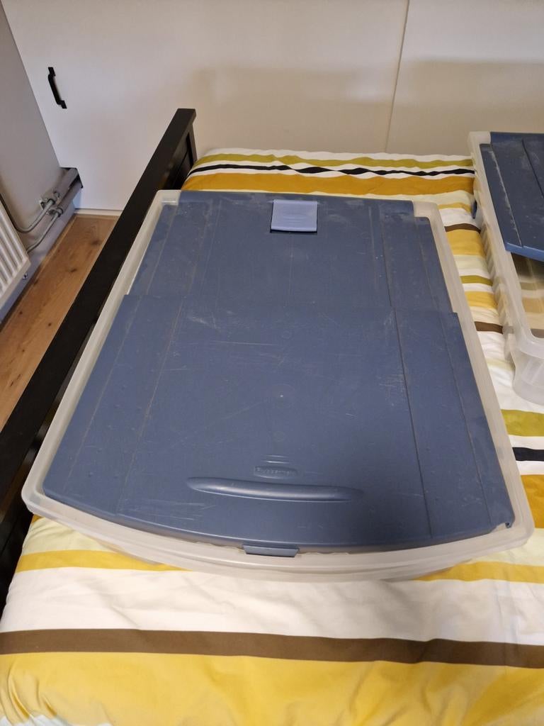 2 Rubbermaid opbergboxen - 15x50x70cm, Ophalen