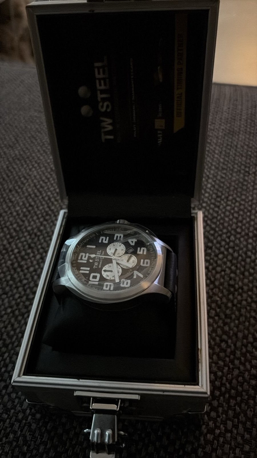 Nieuw TW STEEL RENAULT EDITION horloge - Batterij leeg, Sieraden, Tassen en Uiterlijk, Horloges | Heren, Overige merken, Leer