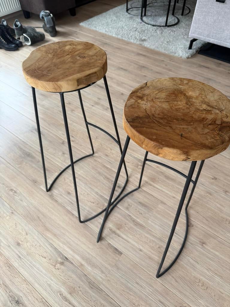 Rustieke barkrukken, set van 2 met houten zitting en ijzeren, Huis en Inrichting, Barkrukken, Zo goed als nieuw, 90 cm of meer