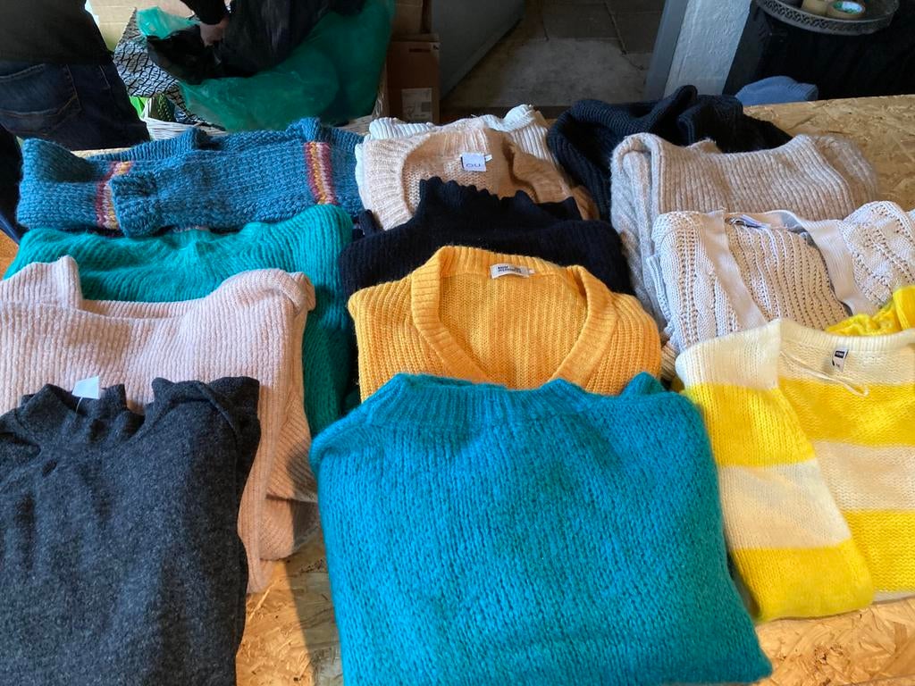 Partij truien 75 stuks, Kleding | Dames, Dames-kledingpakketten, Ophalen
