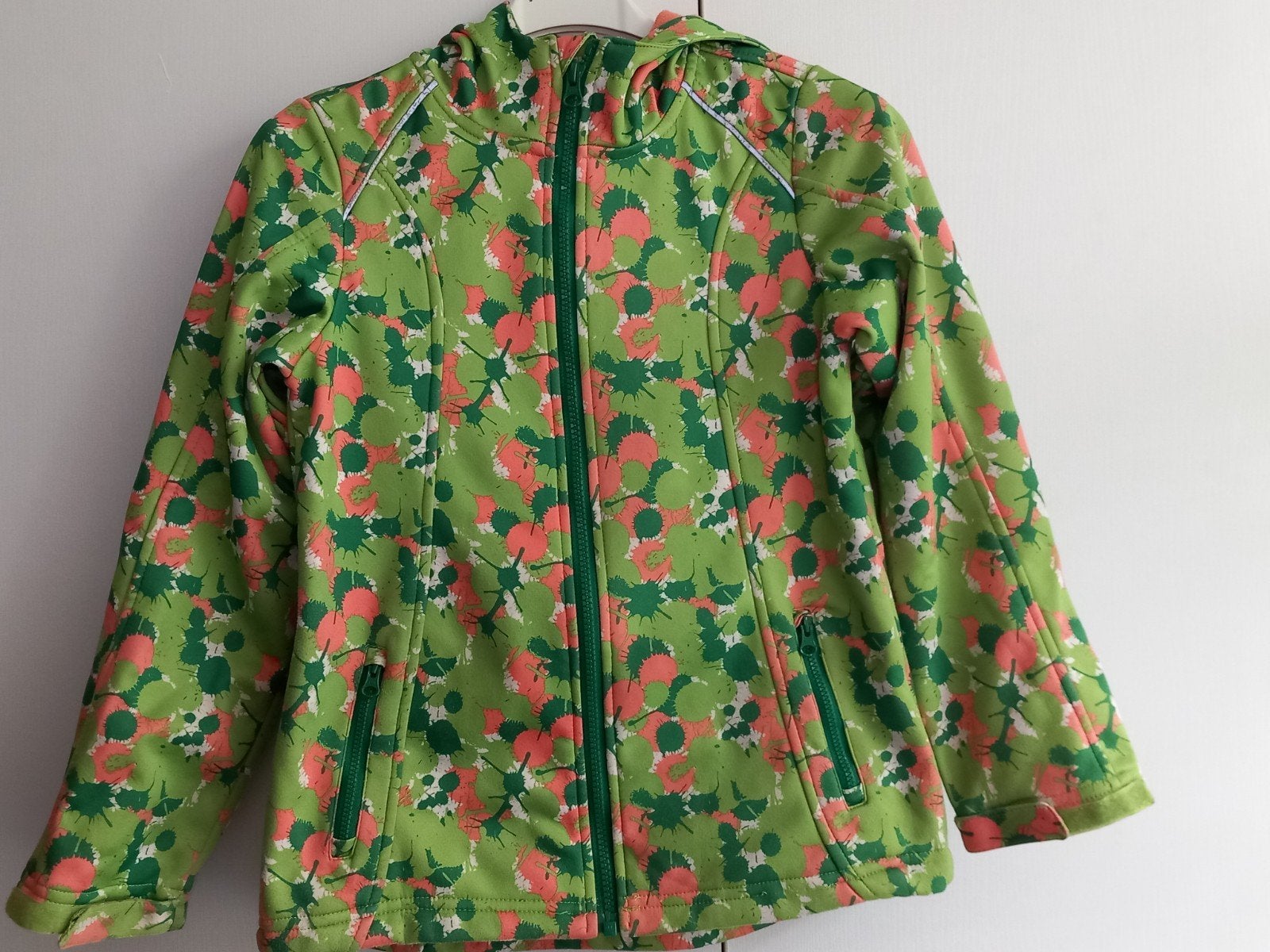 Bijna gratis Softshell jas maat 134 140, Kinderen en Baby's, Kinderkleding | Maat 134, Ophalen of Verzenden, Zo goed als nieuw