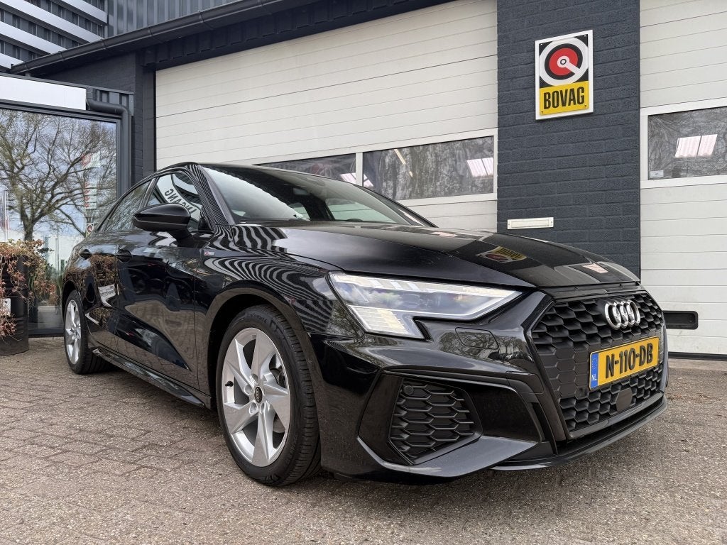 Audi A3 Limousine 30 TFSI S-Line Leer/b&o/matrix (bj 2021), Auto's, Gebruikt, Bedrijf, Sedan, 1260 kg