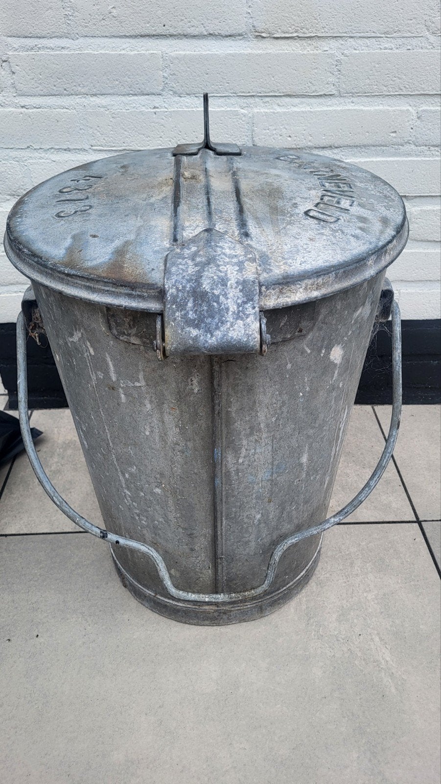 Zinken prullenbak, Ophalen, Gebruikt