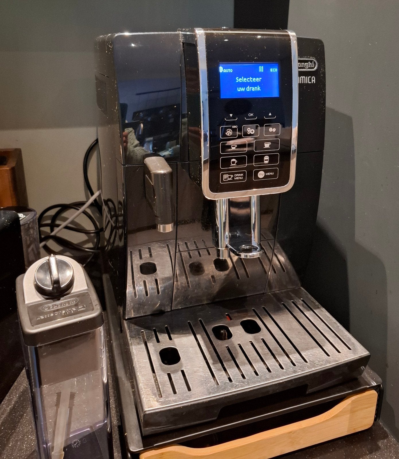 De'Longhi Dinamica  volautomatische koffiemachine, Afneembaar waterreservoir, Gebruikt, Koffiemachine, 2 tot 4 kopjes