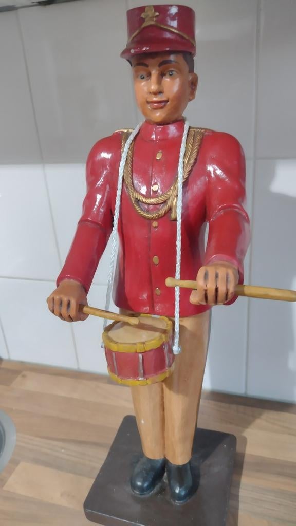 Oud Decoratief beeld tamboerijnspeler, ca. 55 cm hoog, Antiek en Kunst, Beeld, Composieten, Beschilderd, Meerkleurig
