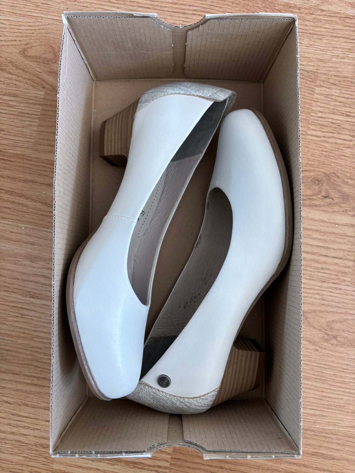 Nieuwe witte “No Stress” leren hakken - maat 38, Schoenen met lage hakken, Wit, Nieuw, Ophalen of Verzenden