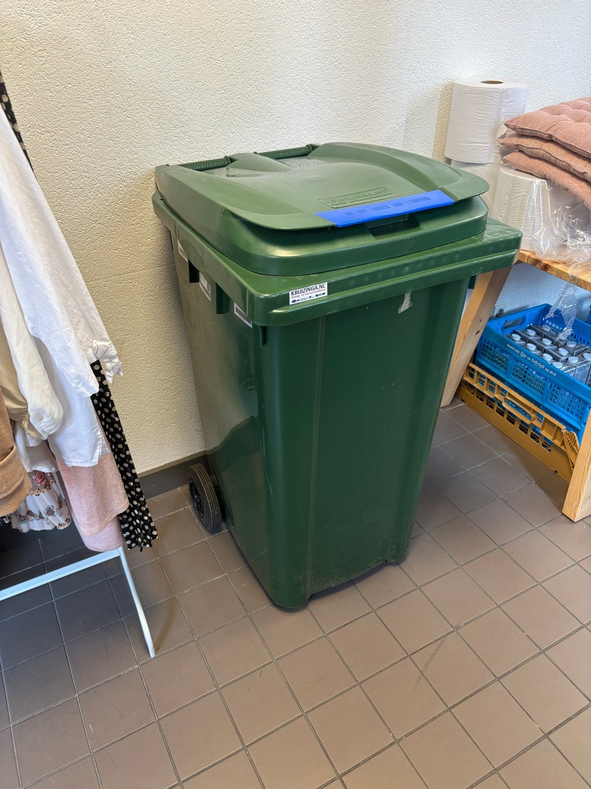 Groene afvalcontainer met wielen, Ophalen, Kunststof, Gebruikt, 40 liter of meer