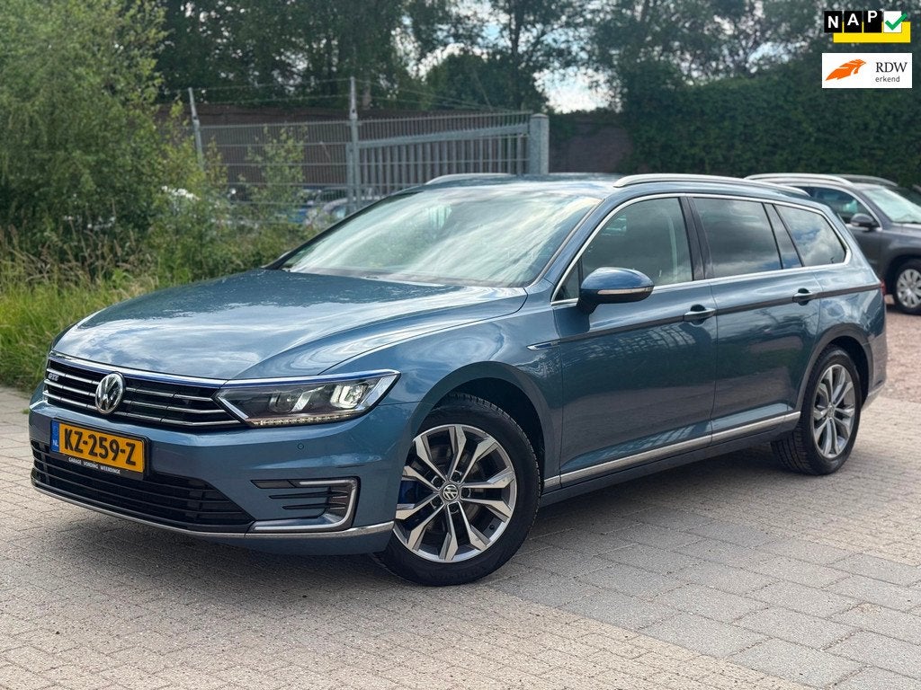 Volkswagen Passat Variant 1.4 TSI GTE Connected Series, Auto's, Gebruikt, Blauw, Hybride Elektrisch/Benzine, 1600 kg