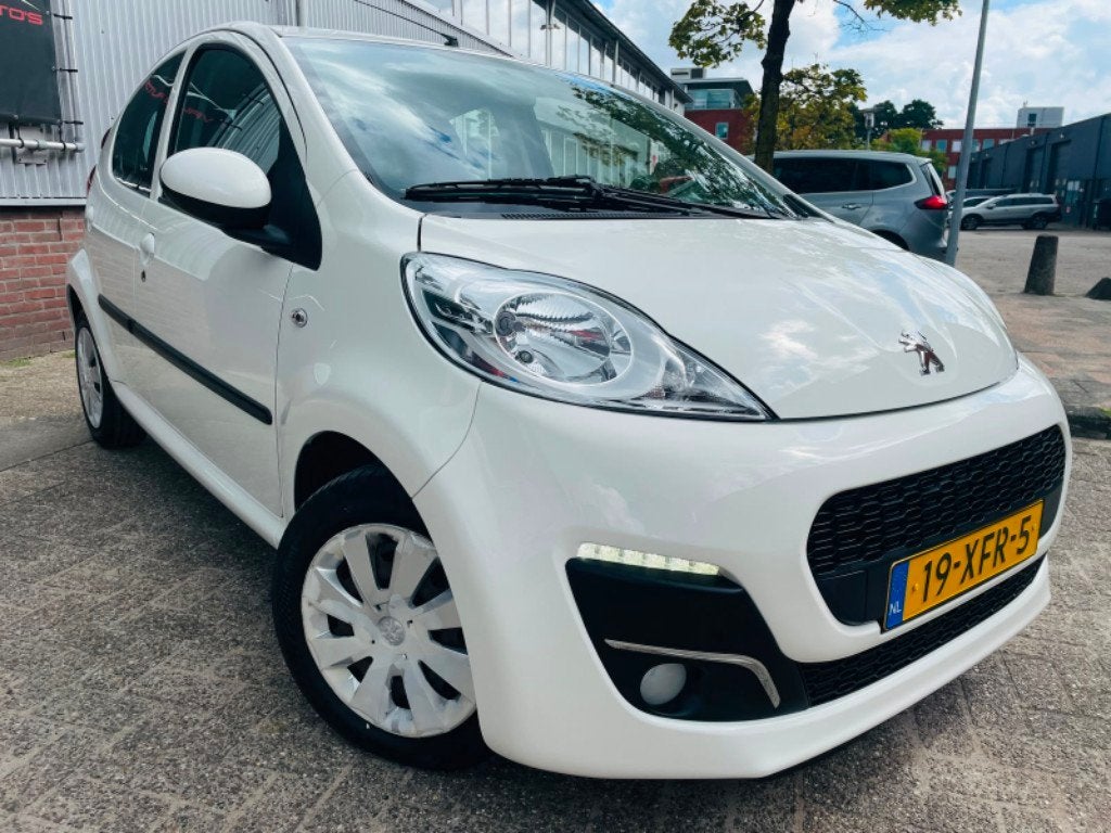 Peugeot 107 1.0 Active 5 DEURS AIRCO LED NETTE AUTO LAGE KM, Voorwielaandrijving, Euro 5, Elektrische ramen, Gebruikt