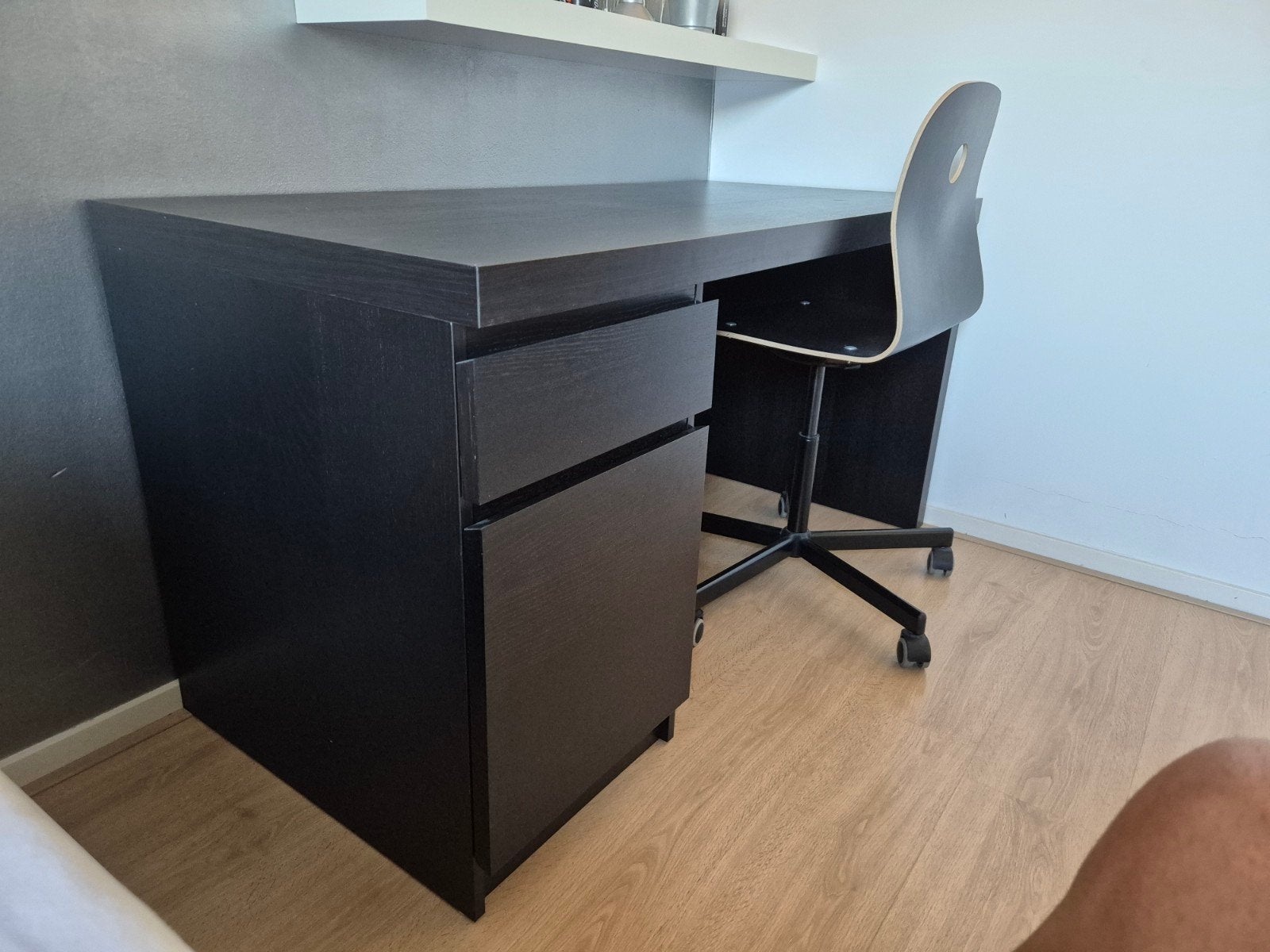 Gratis zwart Ikea Malm bureau., Ophalen, Gebruikt, Spaanplaat of MDF, Overige merken
