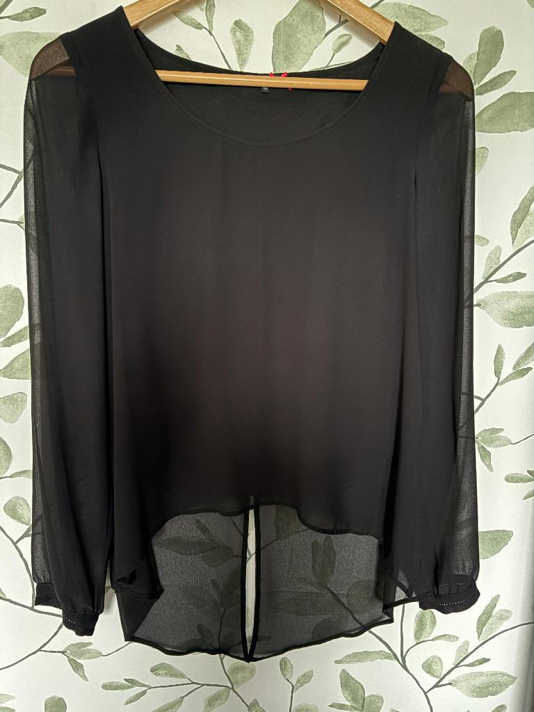 Dept zwarte blouse XS kan aan de achterkant gestrikt worden, Zwart, Ophalen of Verzenden, Zo goed als nieuw, Maat 34 (XS) of kleiner