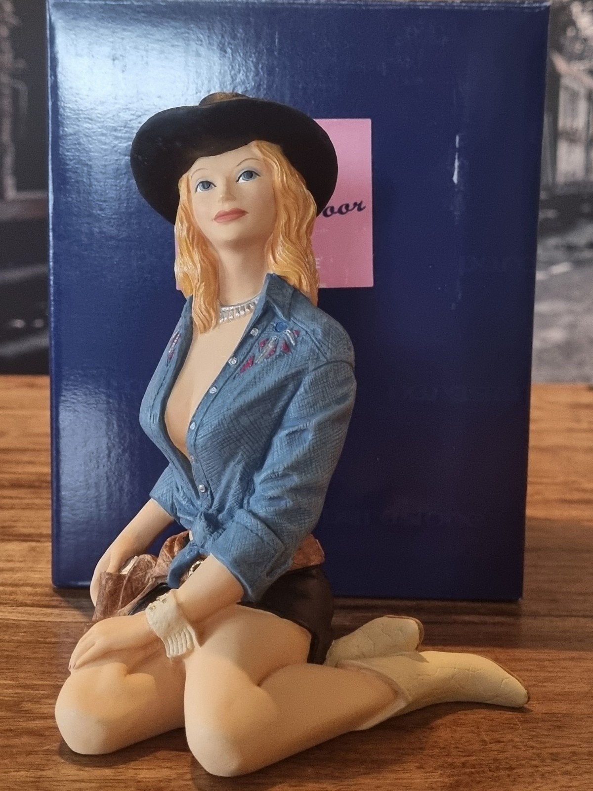 Trigger Trudy Pin-up beeldje - The Girl Next Door, Ophalen of Verzenden, Nieuw, Mens