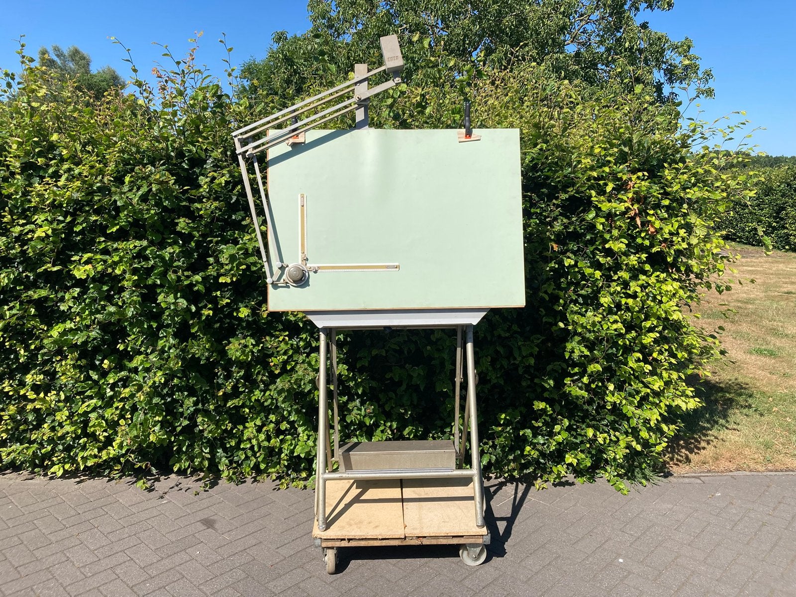 Antieke tekentafel, Ophalen