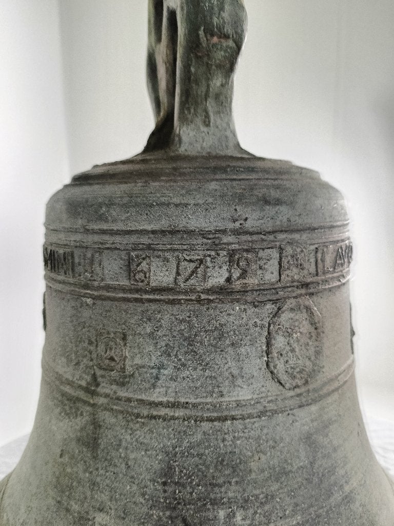 Geweldige Antieke bronze Kerkbel Anno 1679, Ophalen of Verzenden