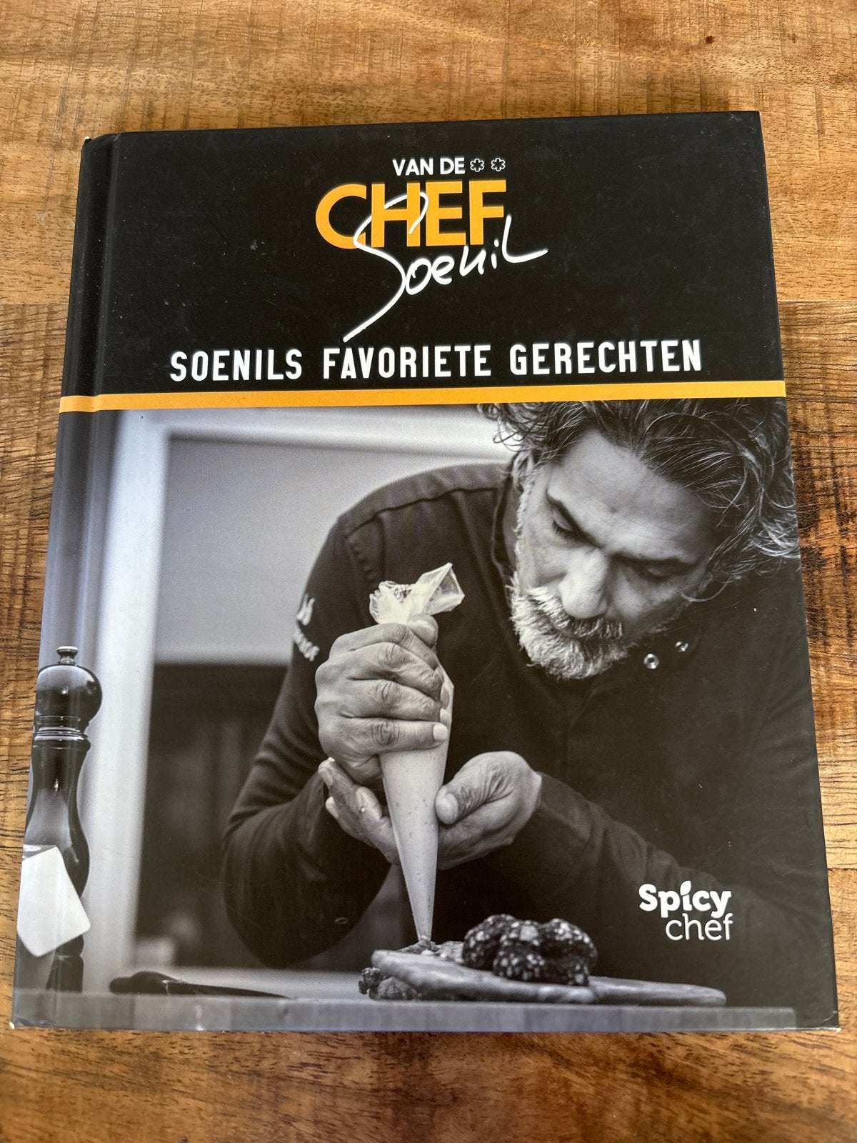 Van de Chef Soenil - Soenils Favoriete Gerechten, Boeken, Ophalen of Verzenden, Zo goed als nieuw, Overige gebieden, Voorgerechten en Soepen