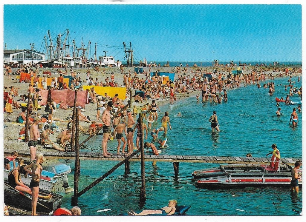 Urk Strand Ongelopen Ansichtkaart (B8096), Verzamelen, Ansichtkaarten | Nederland, Ophalen of Verzenden, 1960 tot 1980, Ongelopen