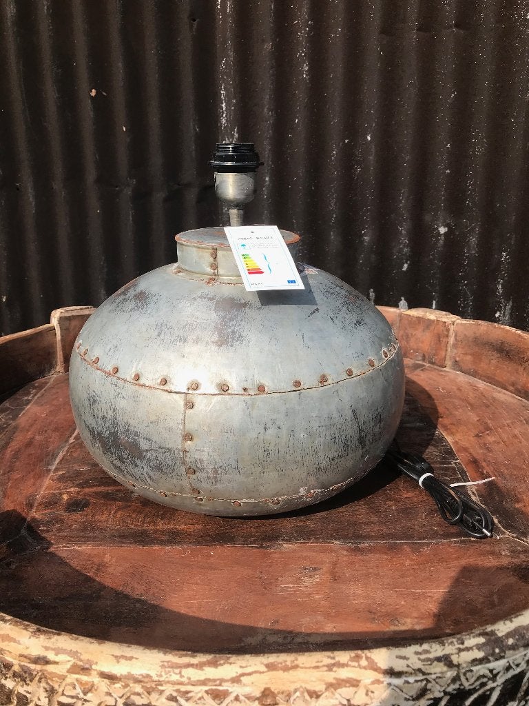 India tafellamp gemaakt oude kruik metaal industrieel lamp, Handgemaakt, Nieuw, Ophalen of Verzenden, https://verburgtvintage.nl/#contact