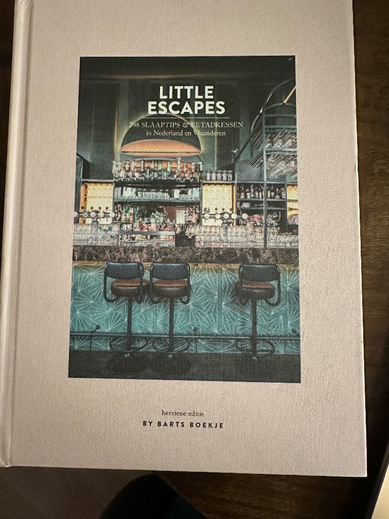 Boek Little escapes, Overige merken, Europa, Nieuw, Ophalen of Verzenden